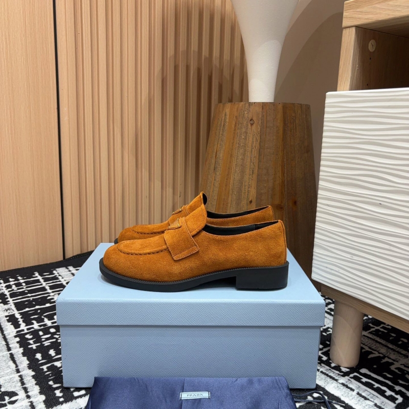 Pra*a leather shoes